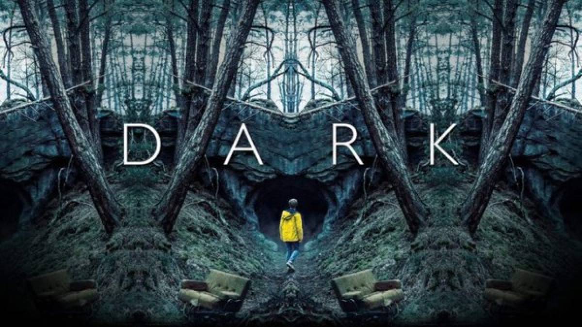 En el #7. La desaparición de dos niños muestra los vínculos entre cuatro familias y expone el pasado de una pequeña ciudad. La última y tercera temporada de 'Dark' llega el próximo 27 de junio a la plataforma de streaming. Ya es considerada una de las mejores series de la historia.