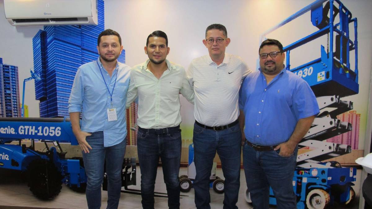 Carlos Madrid, de la empresa ICCE junto con Wilmer Vallecillo, Gerente General de REIMSA,<b> </b>José Angel Turcios, de ICCE y Felipe Gonzáles, Gerente General de la empresa Network Place.