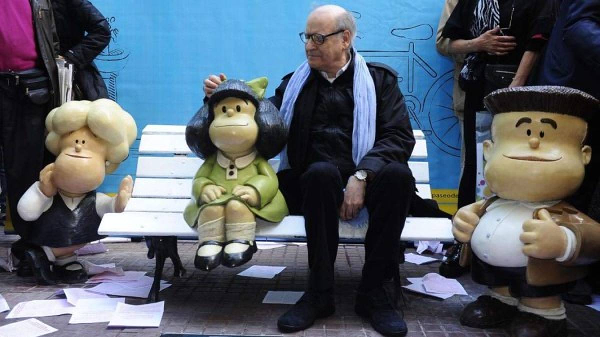 Pero si hay algo que destaca hoy en las redes son las innumerables viñetas de Quino que sus admiradores han rescatado para rendirle homenaje.<br/><br/>Mafalda diciéndole a su madre mientras limpia la casa: '¡Ánimo, mamá, que el día que la tierra sea del que la trabaja serás dueña de una polvareda que no te cuento'; dejando un cartel sobre un globo terraqueo: '¡Cuidado! Irresponsables trabajando', o diciéndole a Miguelito; '¡Resulta que si uno no se apura a cambiar el mundo, después es el mundo el que lo cambia a uno!'.<br/>