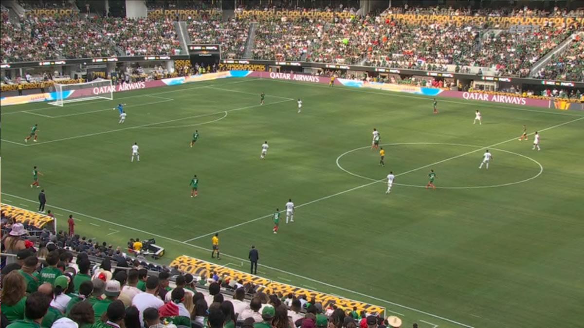 El gol de México fue bien invalidado ya que hay un fuera de juego en el momento del despeje del portero Memo Ochoa.