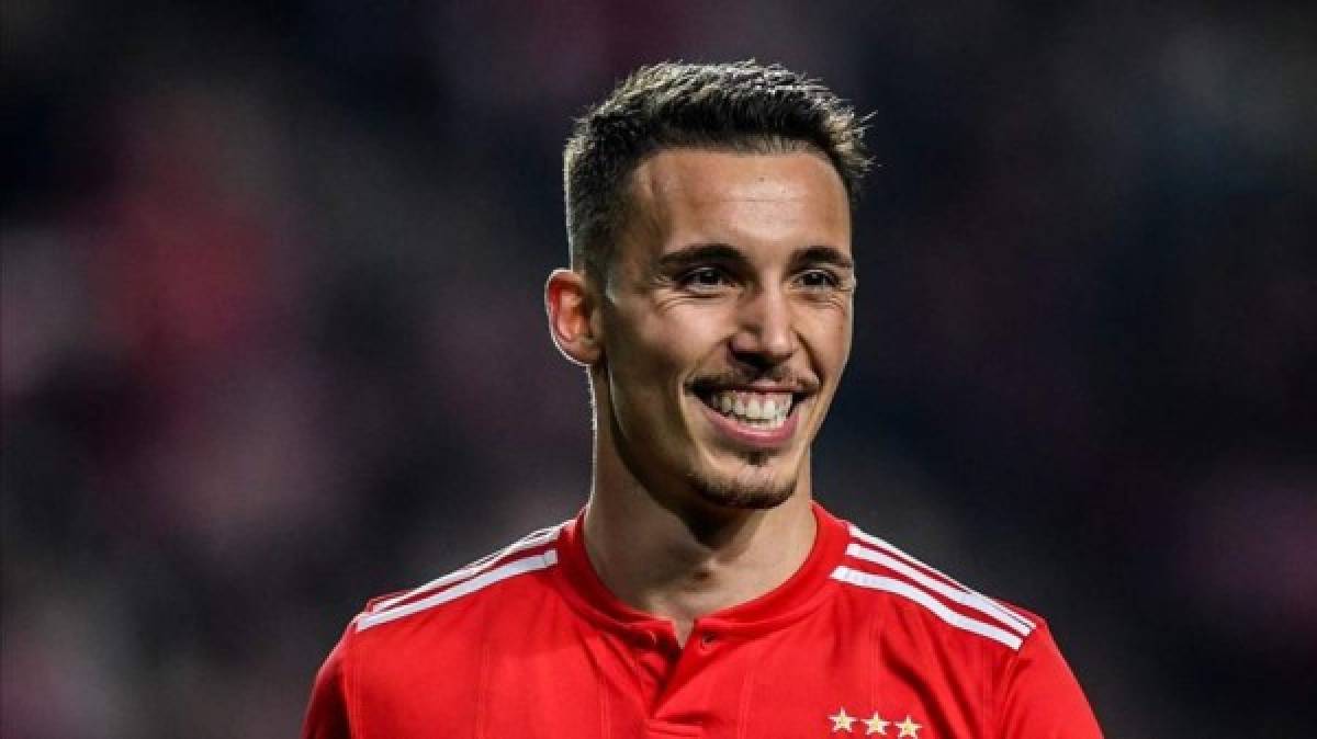 Alejandro Grimaldo: Español que juega como lateral izquierdo en el Benfica de Portugal, cuenta con 23 años de edad. El Real Madrid y Atlético se han mostrado interesados en ficharle.