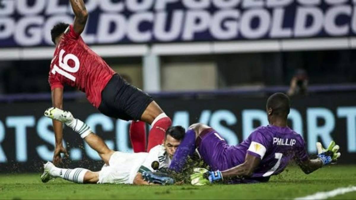 La escalofriante imagen del momento exacto que el rostro del 'Chucky' Lozano choca con la rodilla de Marvin Phillip.