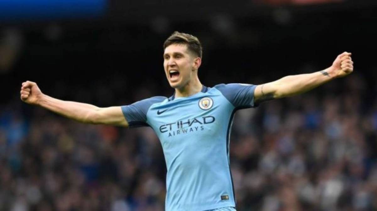 El conocido defensa inglés John Stone es el segundo jugador que viste la camiseta celeste del Manchester City dentro de la lista.