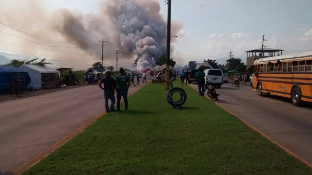 Varios negocios de venta de pólvora se incendiaron en el mediodía del martes.