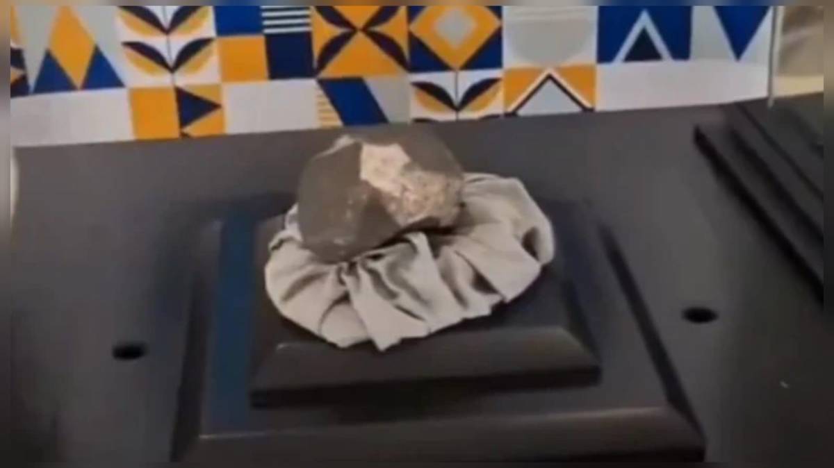 Así es el curioso meteorito que exponen y que atravesó una casa en Honduras