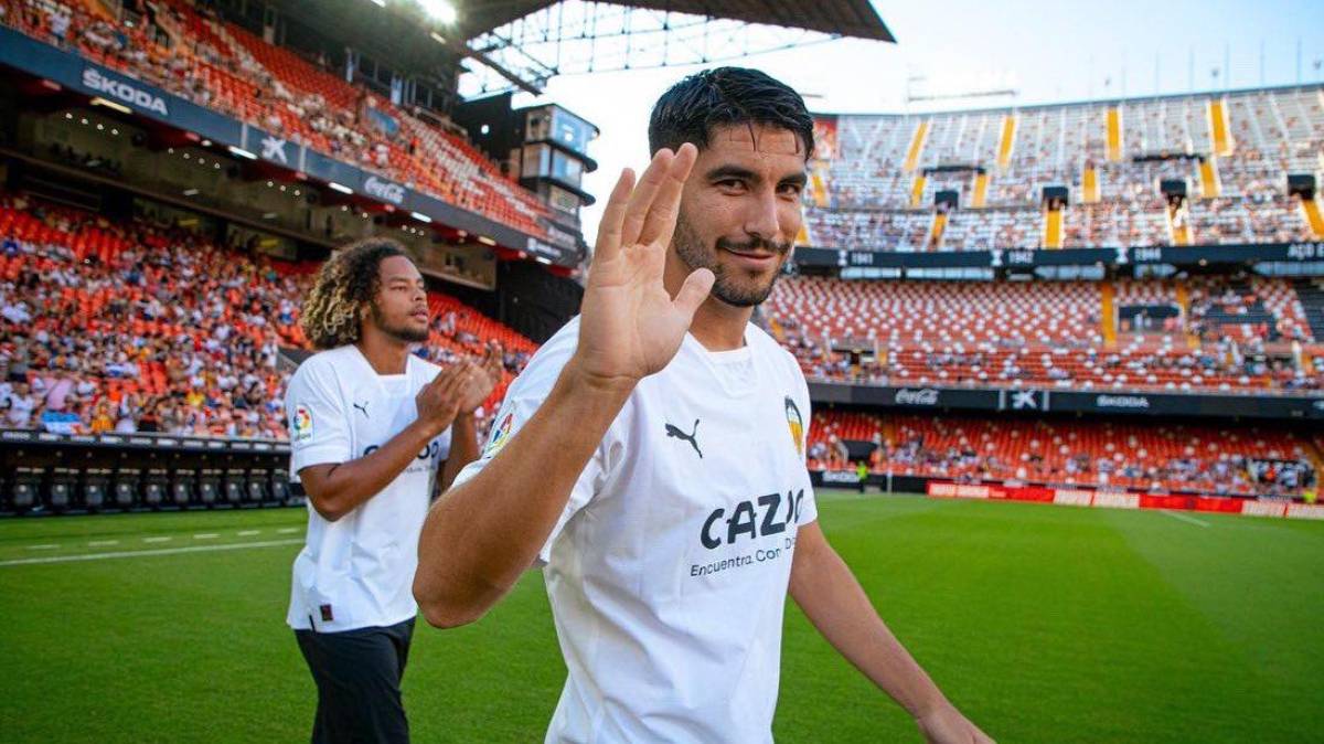 El ParÍs Saint-Germain y el Valencia han alcanzado un acuerdo para el traspaso del centrocampista Carlos Soler al equipo francés por unos 22 millones de euros, informa el diario L’Equipe.