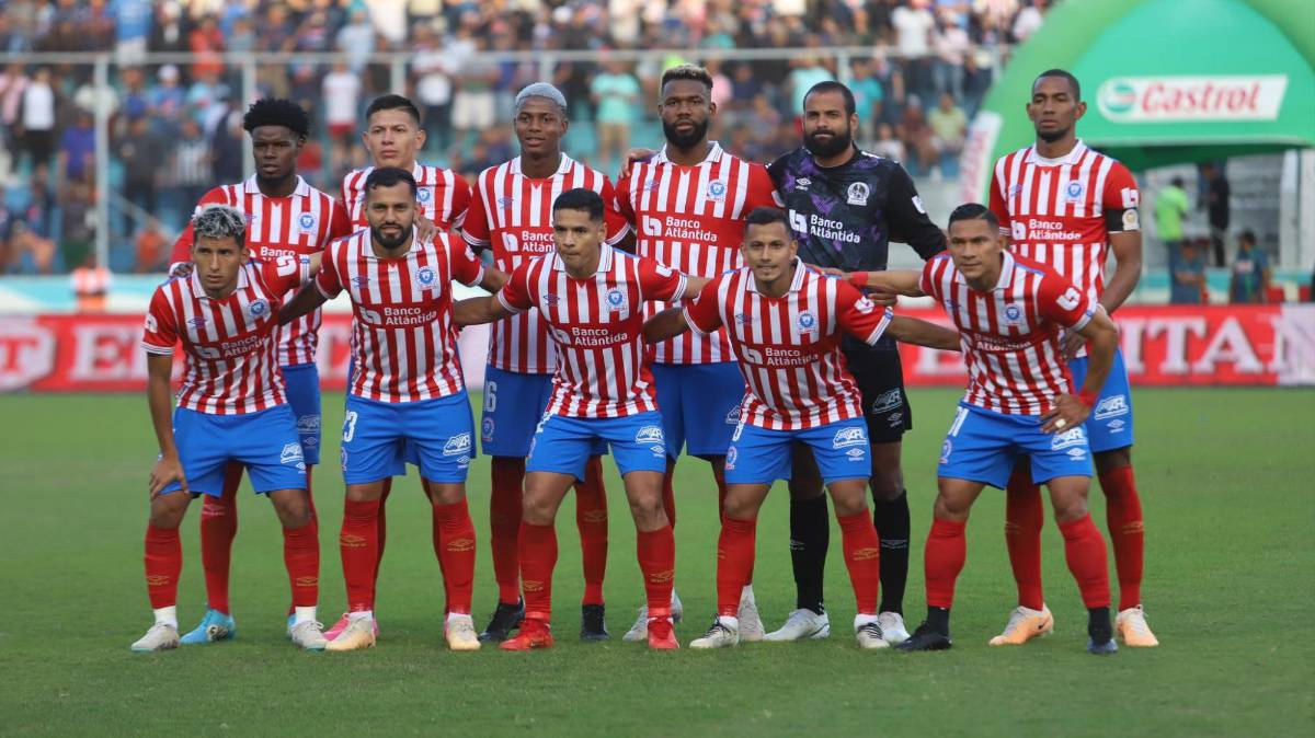 El 11 titular del Olimpia que mandó a la cancha Pedro Troglio.
