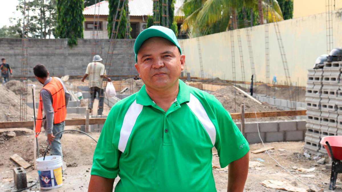 Efraín Enamorado Avilés cuenta con 19 años trabajando en la construcción.