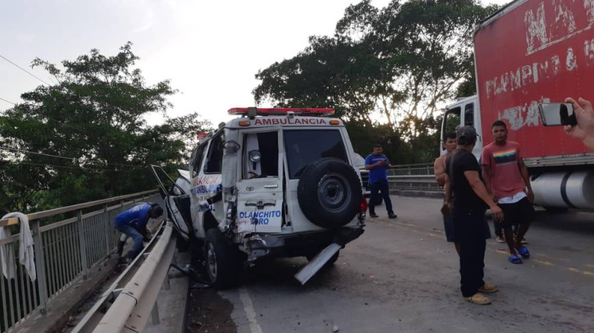 La ambulancia accidentada es propiedad del Hospital de Olanchito, Yoro.