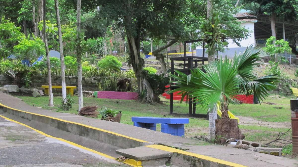 Niños sampedranos se quedaron esperando en su día