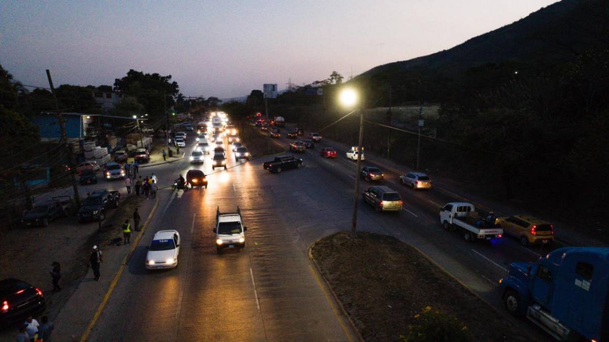 Municipalidad y empresas privadas iluminan bulevares de la ciudad