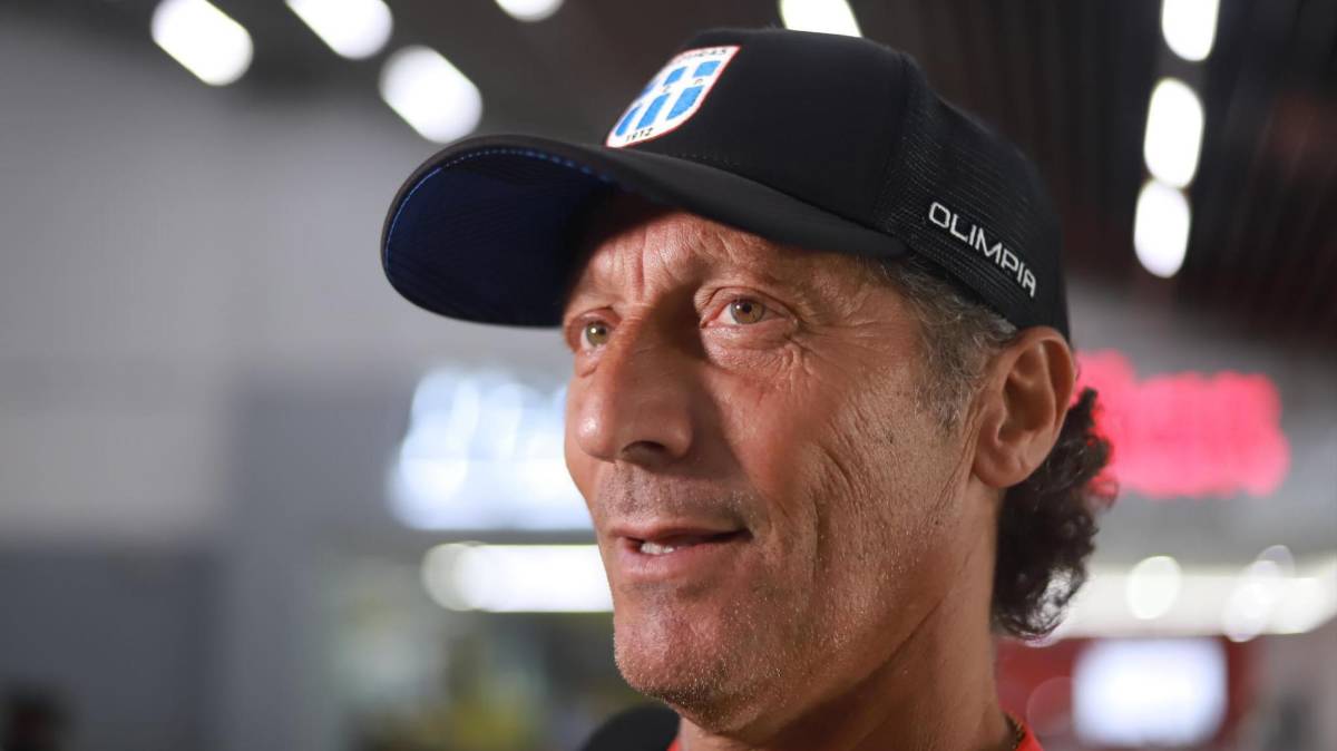 Pedro Troglio atendió a la prensa deportiva antes de emprender vuelo con Olimpia rumbo a Estados Unidos.