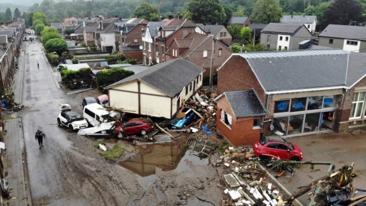 Entre el 14 y el 15 de julio, al menos 209 personas murieron a consecuencia de las importantes inundaciones en Alemania y Bélgica, que dejaron decenas de desaparecidos. Ríos y corrientes se salían de sus cauces a causa de las incesantes lluvias, anegando decenas de zonas habitadas. Las crecidas también provocaron desperfectos en Luxemburgo, Países Bajos y Suiza.