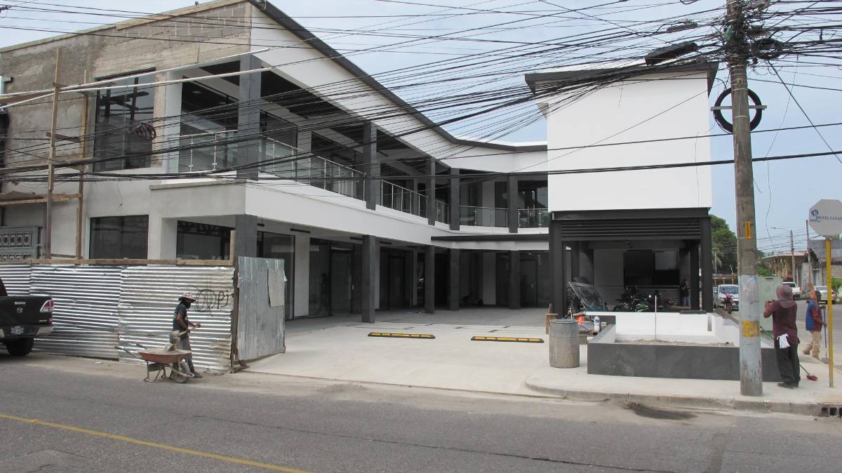 Más de L600 millones invierten en plazas comerciales en La Ceiba