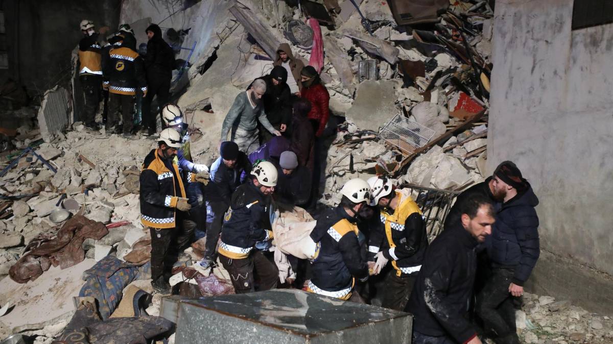 Impactantes videos del terremoto que deja casi 1,800 víctimas en Turquía y Siria