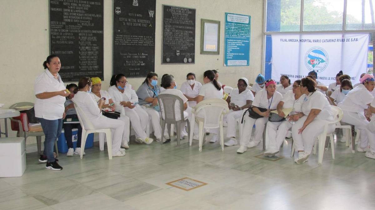 Enfermeras protestan por falta de condiciones laborales