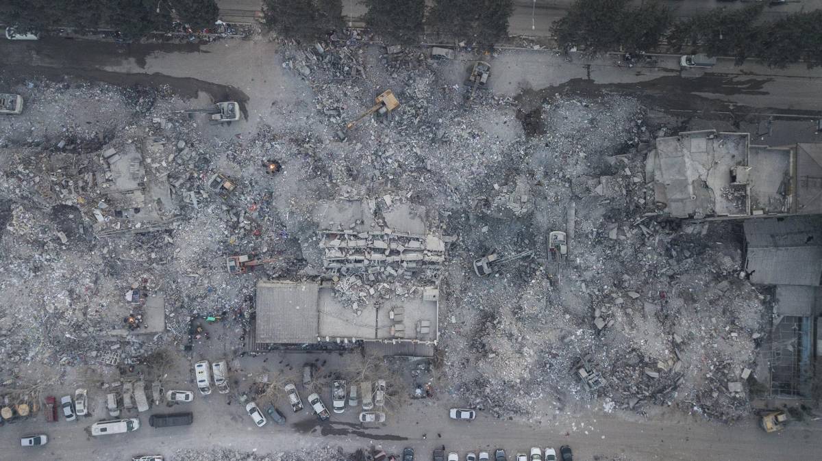 Suben a 35,000 los fallecidos por terremoto en Turquía y Siria