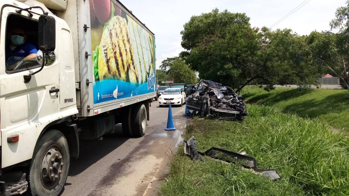 Bomberos auxiliaron al médico, que fue trasladado hacia una clínica sampedrana.