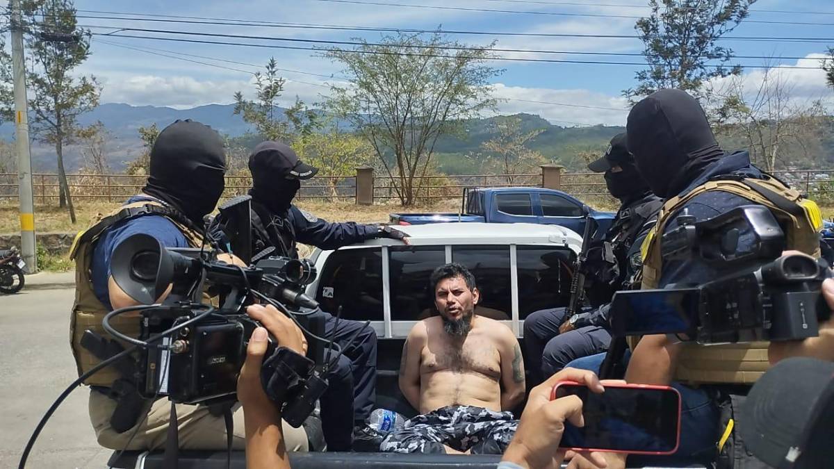 Capturan en lujosa vivienda al Rayo Santana, supuesto líder de la 18