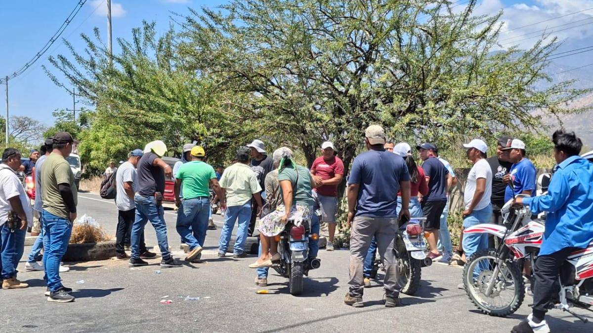 Caos en Guatemala por bloqueos en carreteras en protestas