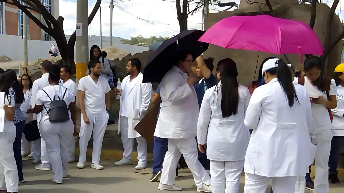 Salud suspende salario beca a estudiantes de Medicina de Unicah