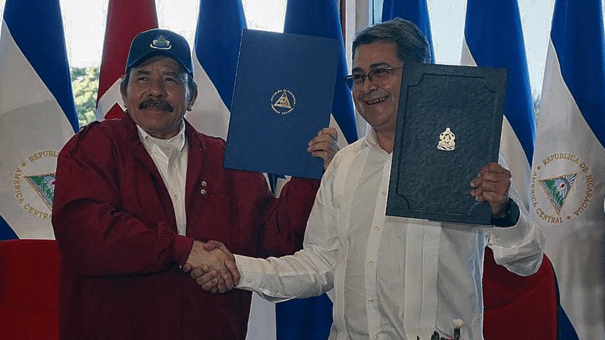 Fotografía muestra a Daniel Ortega y al expresidente hondureño, Juan Orlando Hernández.