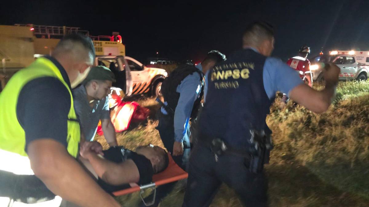 “Estaban vivos cuando llegué, pero el aeropuerto no tenía equipo de rescate”: Steven Arch