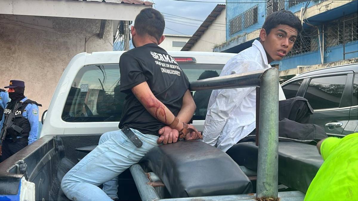Ciudadanos y policía capturan a tres hombres que asaltaban un bus en San Pedro Sula