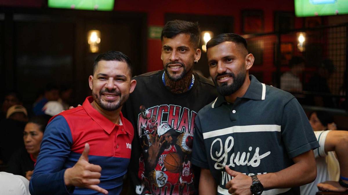 Futbolistas de Olimpia bien acompañados, furor por Elis y festejos del campeón