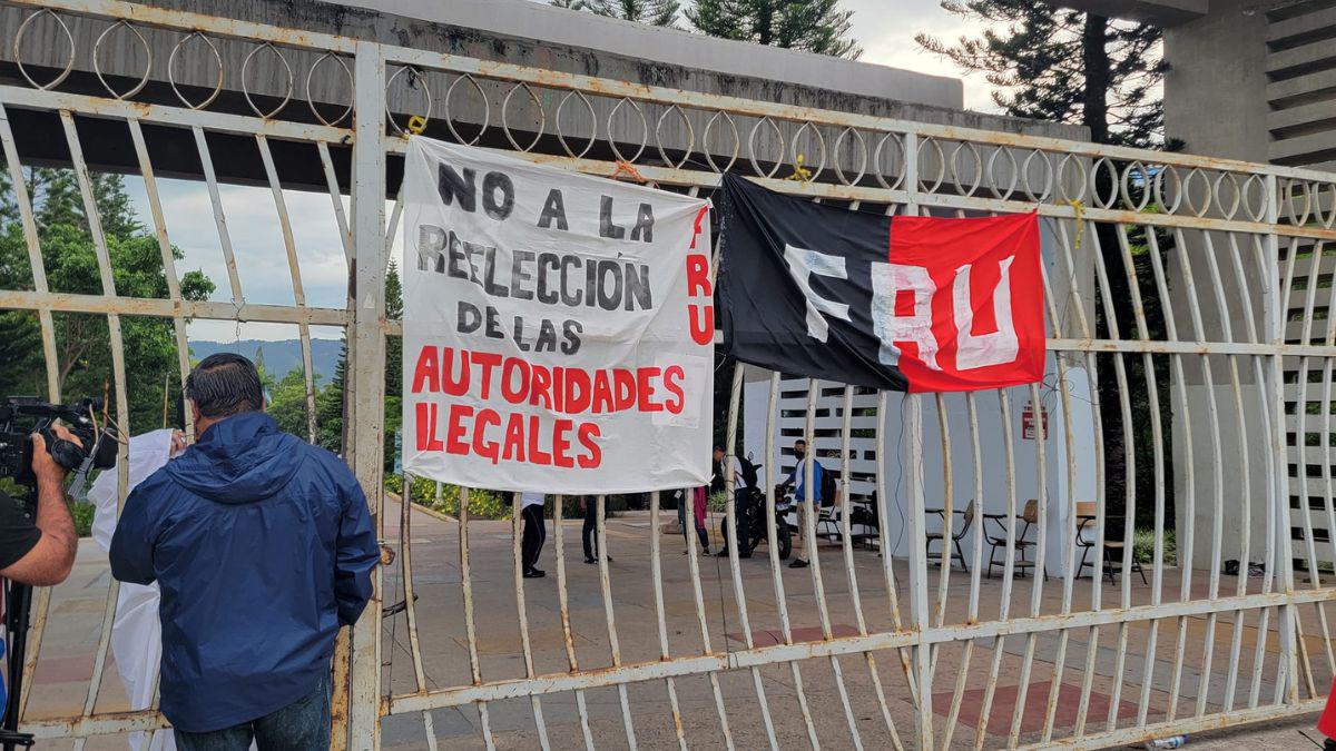 Se toman la Unah en rechazo a reelección de autoridades