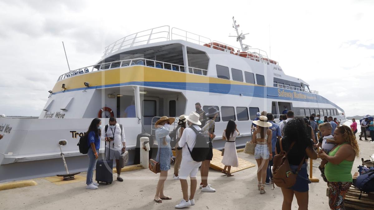 Inauguran ruta de ferry entre Guanaja, Roatán y La Ceiba