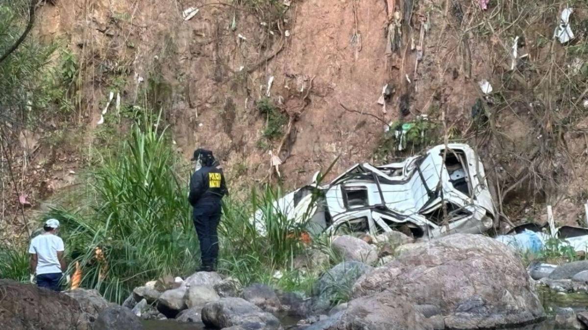 Cirujano hondureño muere en accidente; cayó a un abismo junto a su esposa