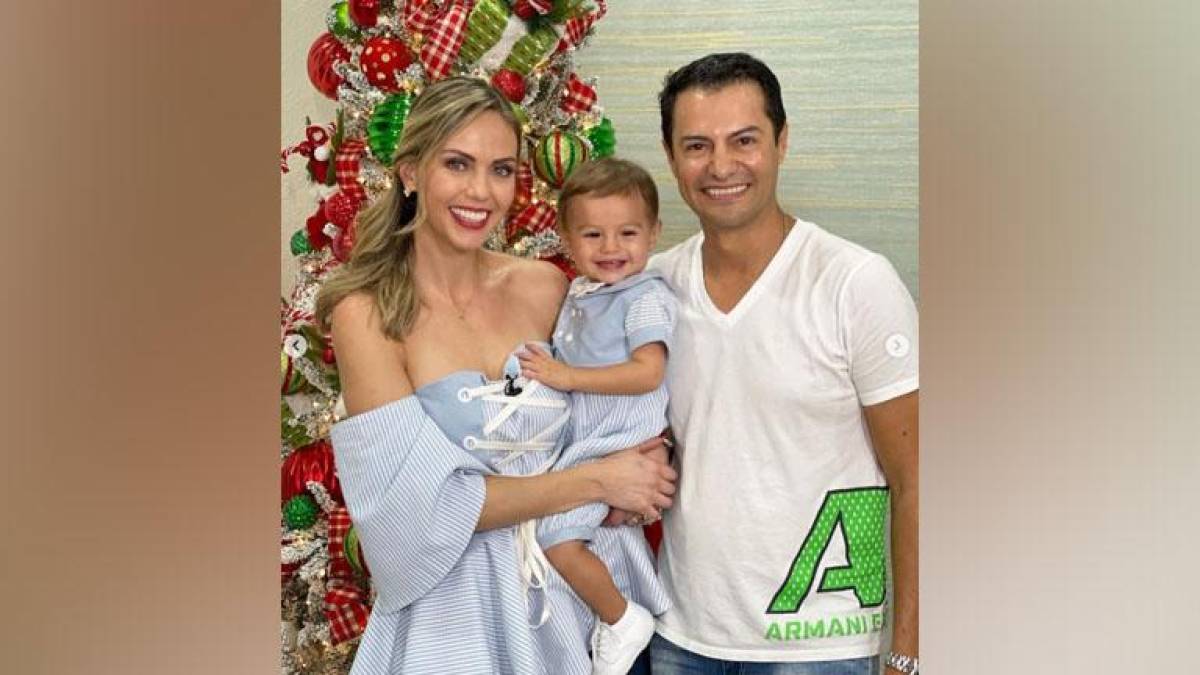 La presentadora de Al Rojo Vivo (Telemundo) Jessica Carrillo disfruta más que nunca esta época festiva con su hijo Matías y su esposo Raúl Ángeles. 