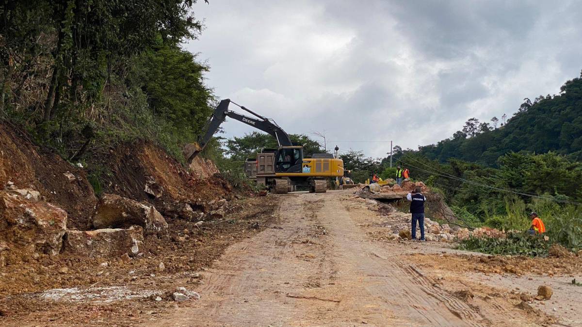 Copán Ruinas repara carretera para la Semana Morazánica