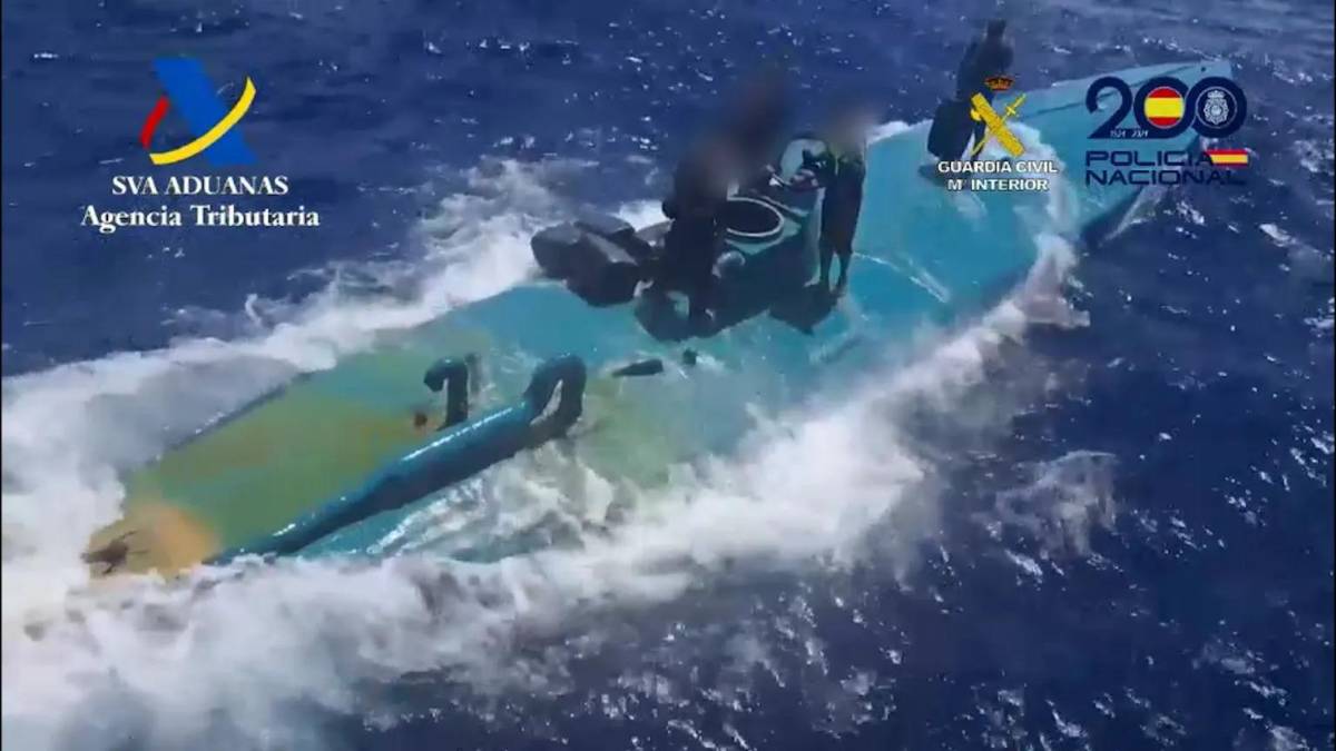Narcotraficantes colombianos hunden submarino y su carga frente a costa de España