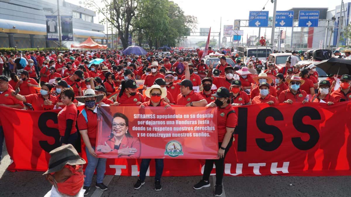 Cientos de hondureños participaron este Primero de Mayo en la ciudad de San Pedro Sula para conmemorar el Día Internacional del Trabajador.