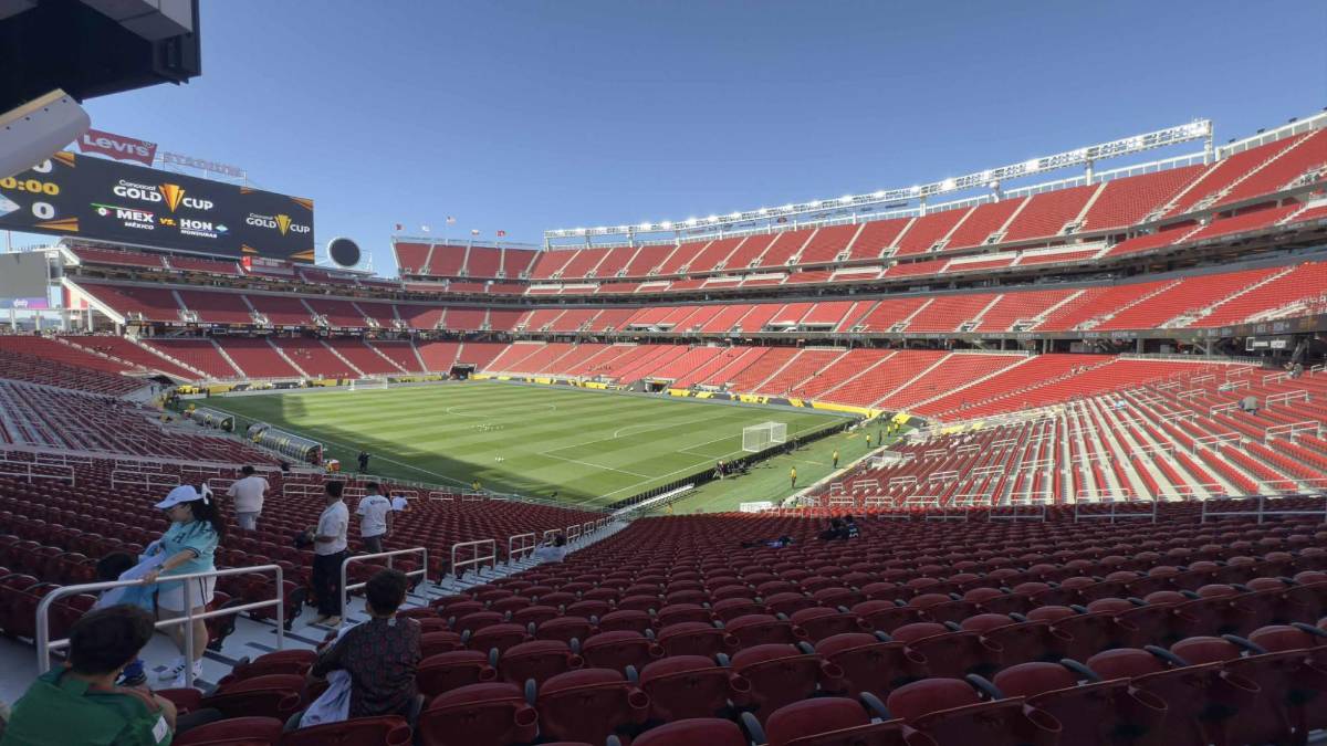 La Megan Fox catracha cautiva y lindas chicas en México vs Honduras