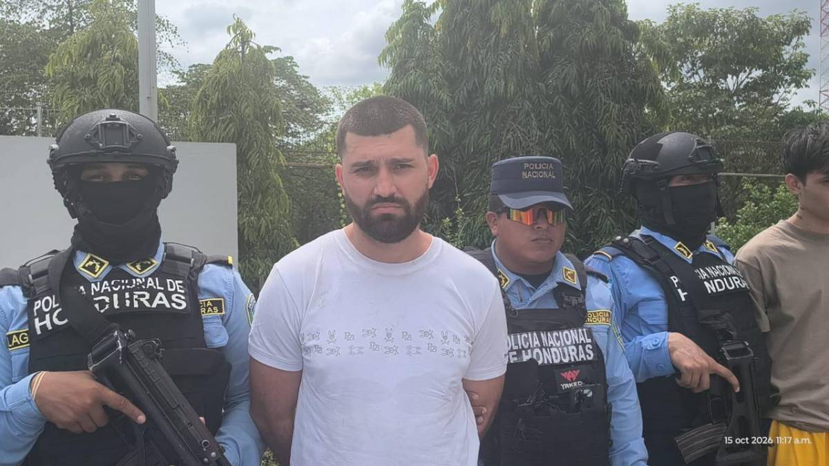 Armas, radios y dinero de extorsión: lo que decomisaron a alias “Casper” en SPS