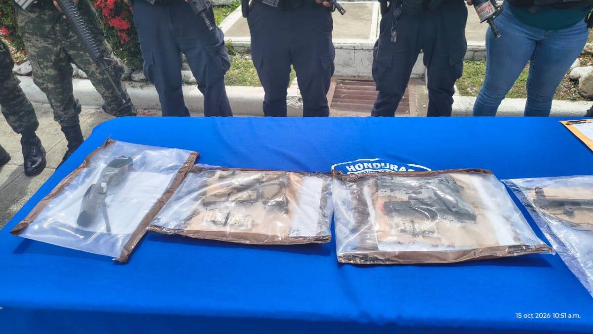 Armas, radios y dinero de extorsión: lo que decomisaron a alias “Casper” en SPS