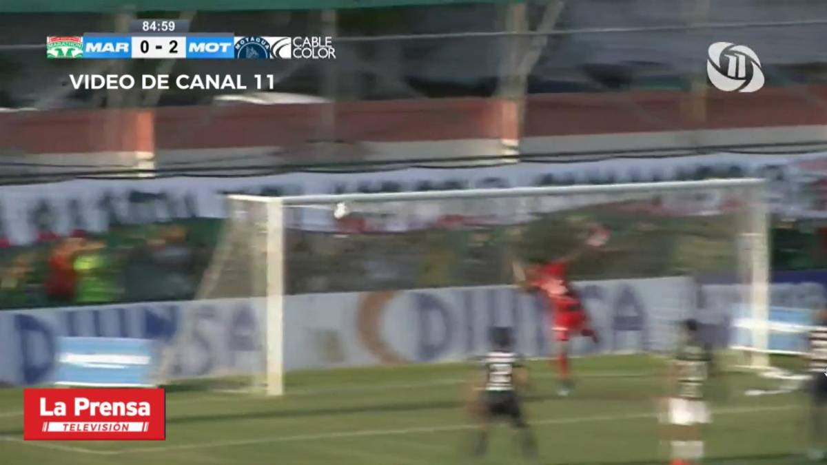 El balón se incrustó al fondo de las redes.