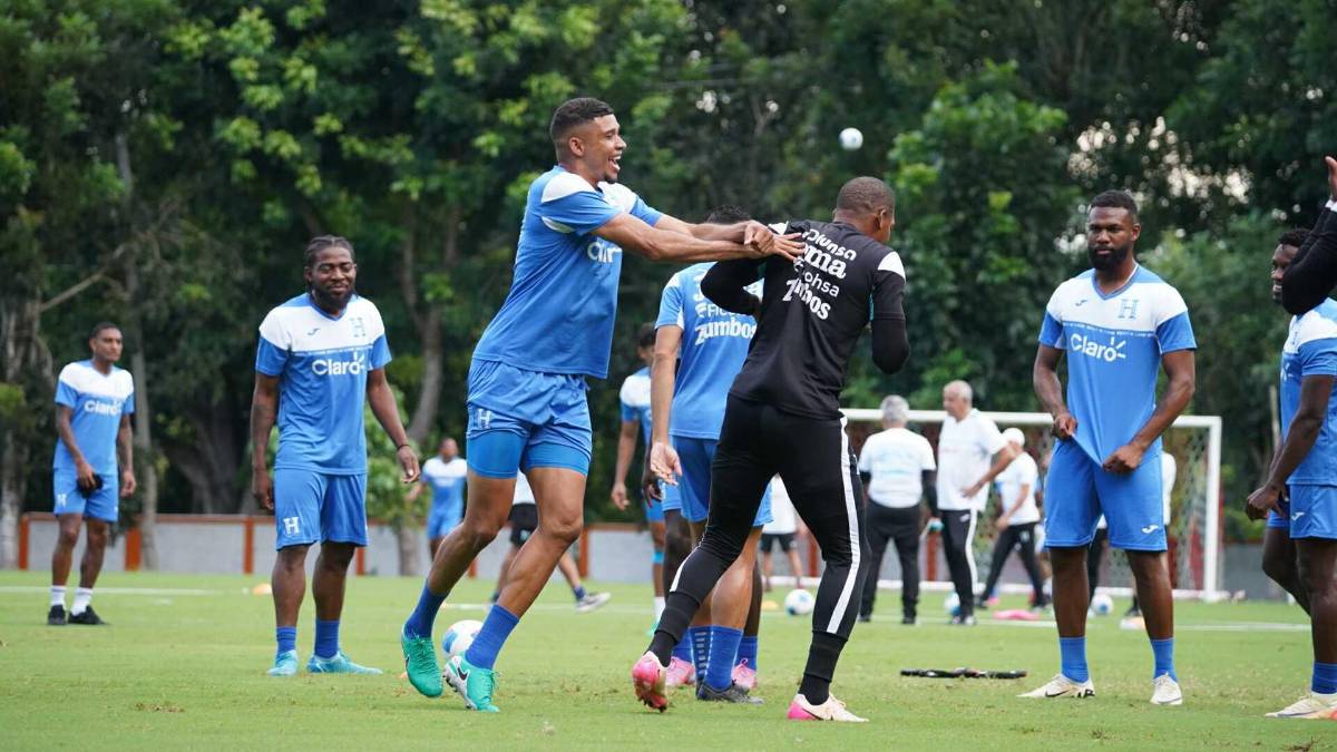 Selección de Honduras con nuevos legionarios, gesto de Palma e invitada especial