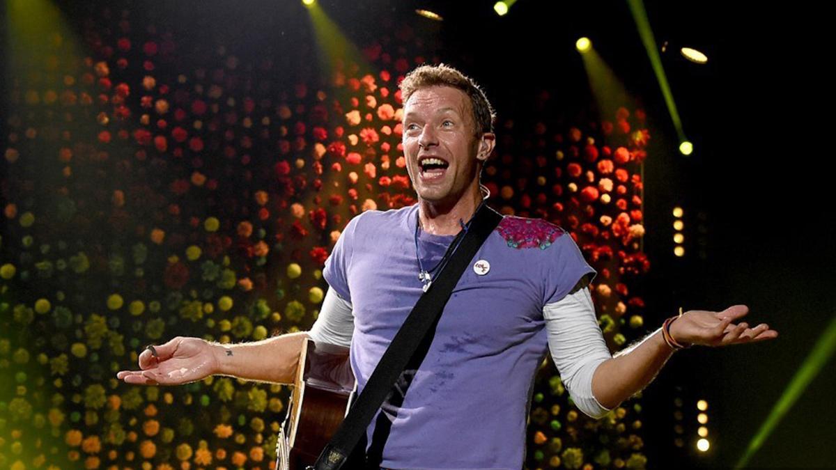 Chris Martin, líder de Coldplay, está muy enfermo y pospone gira musical