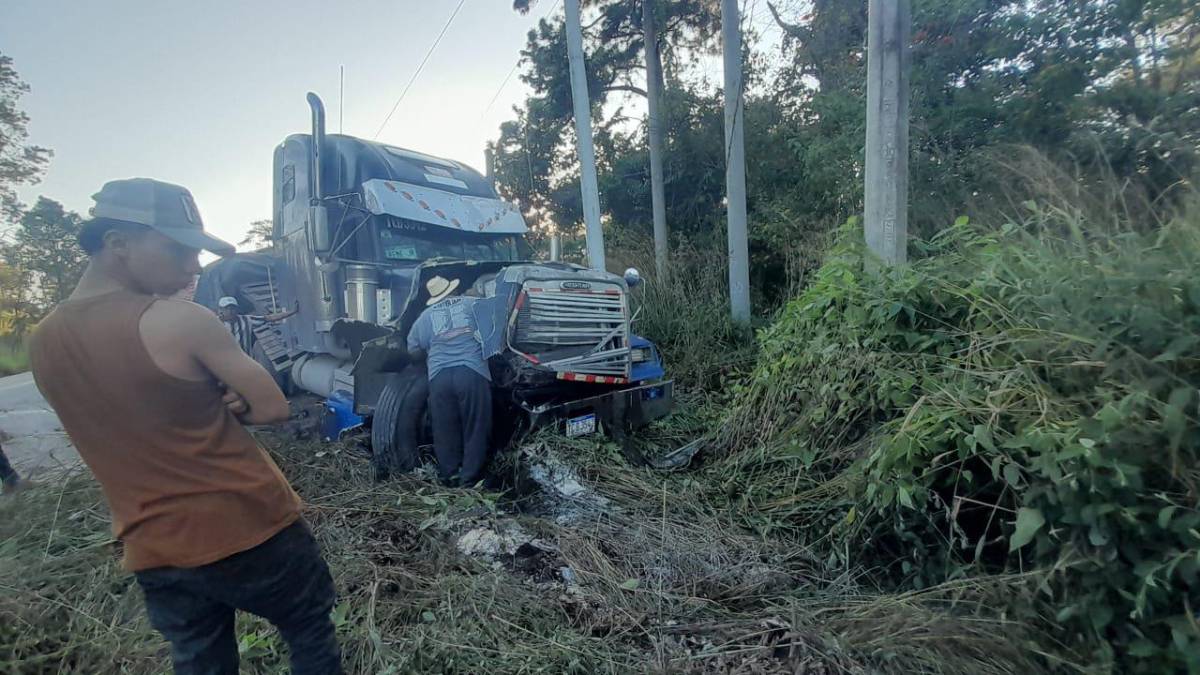 La rastra del héroe hondureño don Elías queda destrozada tras accidente