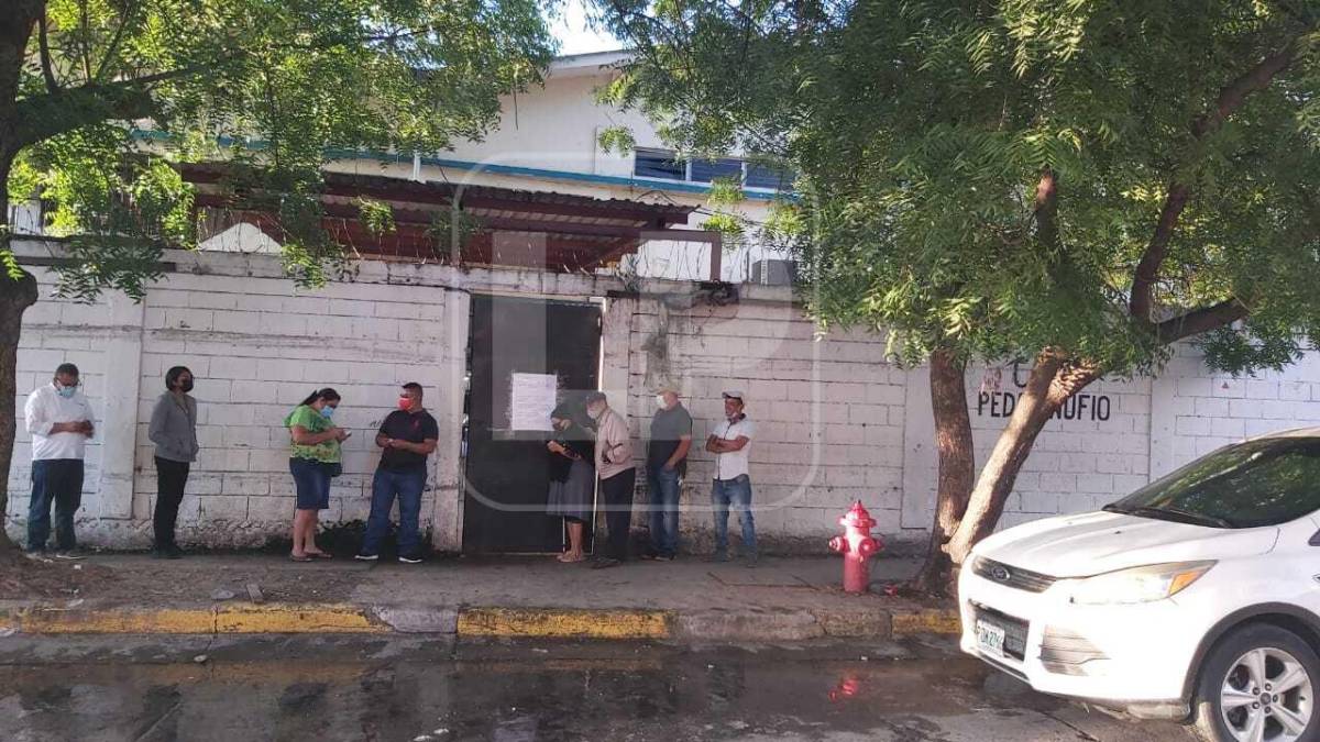 Sampedranos comienzan a acudir a los centros de votación este domingo 28 de noviembre