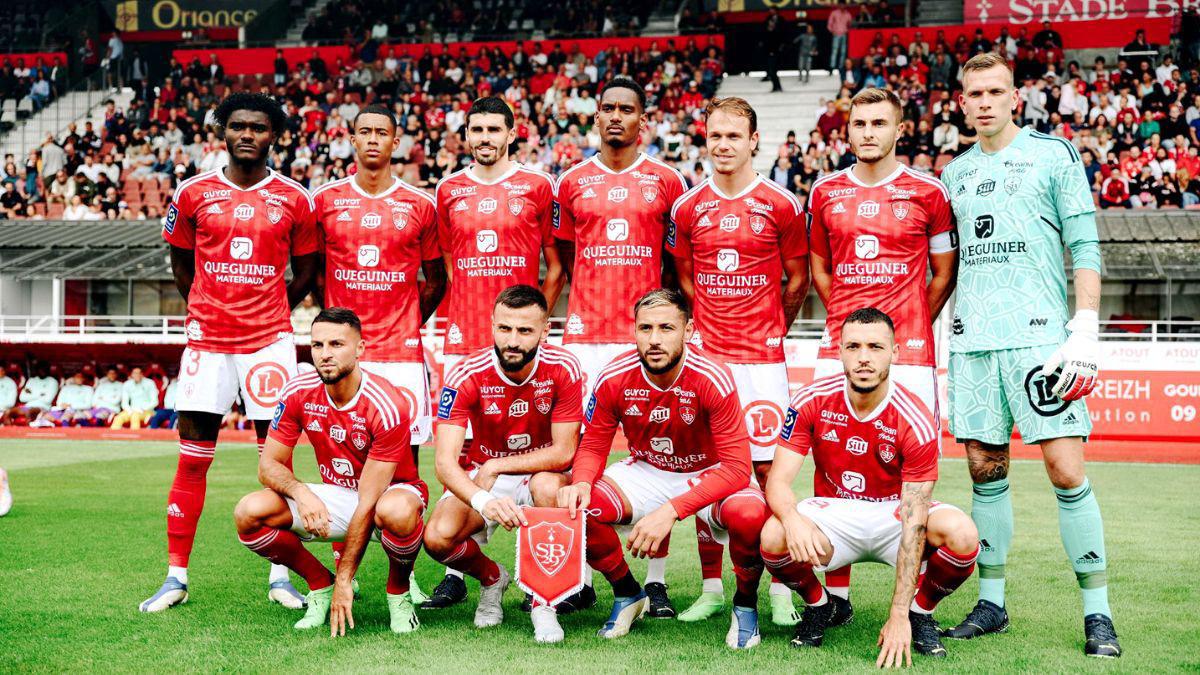 El nuevo equipo de Elis debutó en la Ligue 1 en la temporada 79-80, donde quedaron en el último lugar con 15 unidades de 38 partidos disputados. El equipo descendió y volvió a primera dos años después.