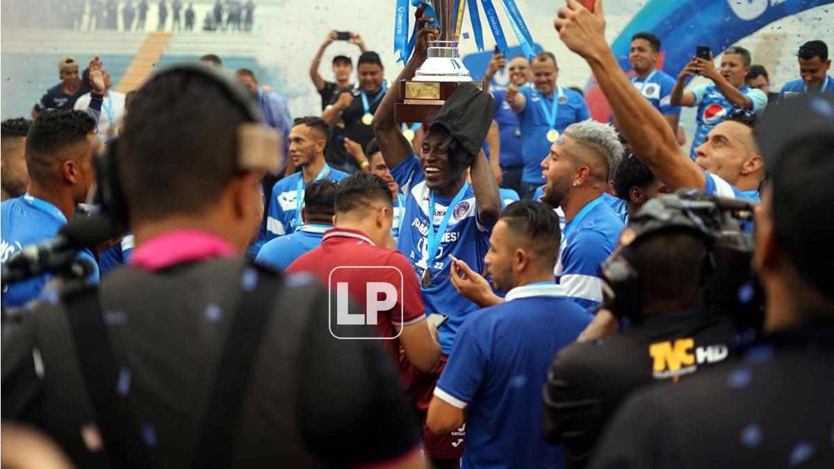 Wesly Decas también levantó la Copa 18 del Motagua.