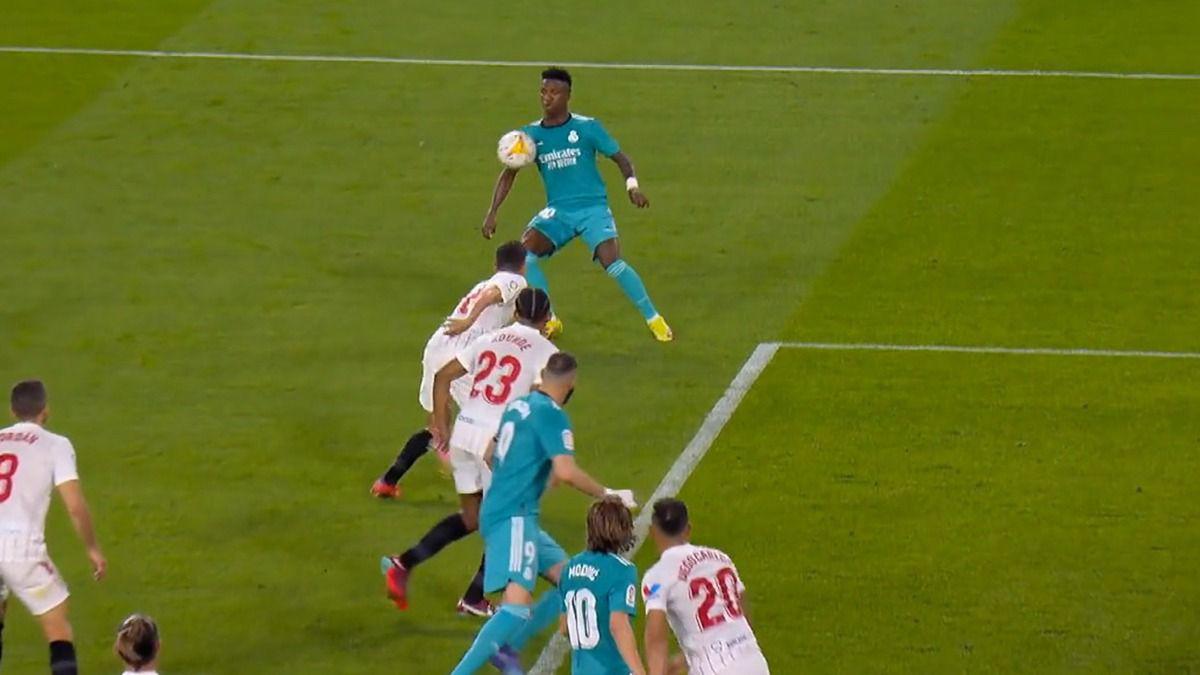 El control de Vinicius por el que se le anuló el gol.