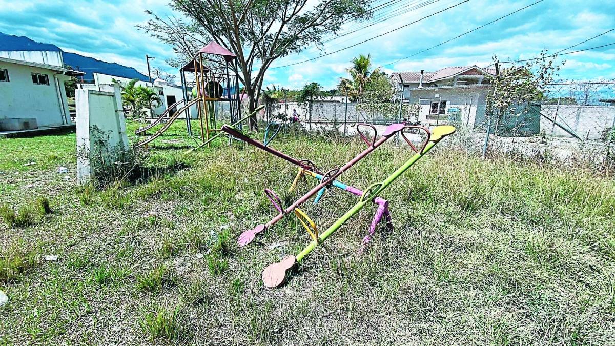 En abandono están plazas y mercado artesanal en Gracias