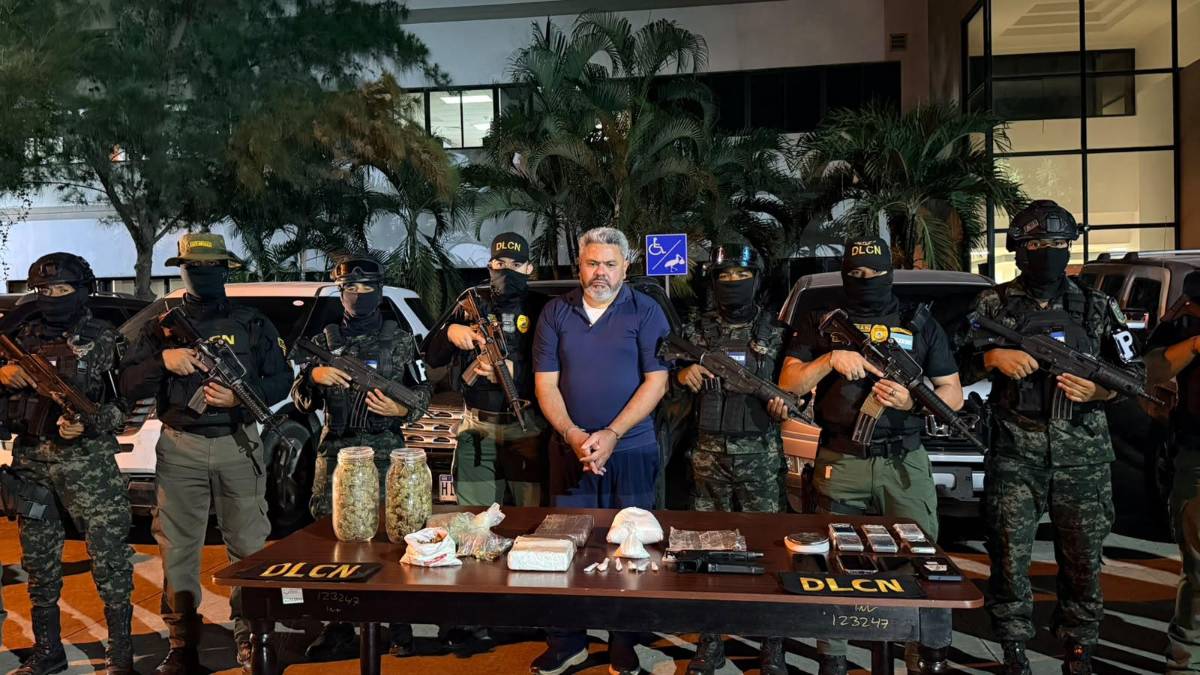 Allanamiento en El Roble deja un detenido y decomiso de supuesta droga, armas y seis carros
