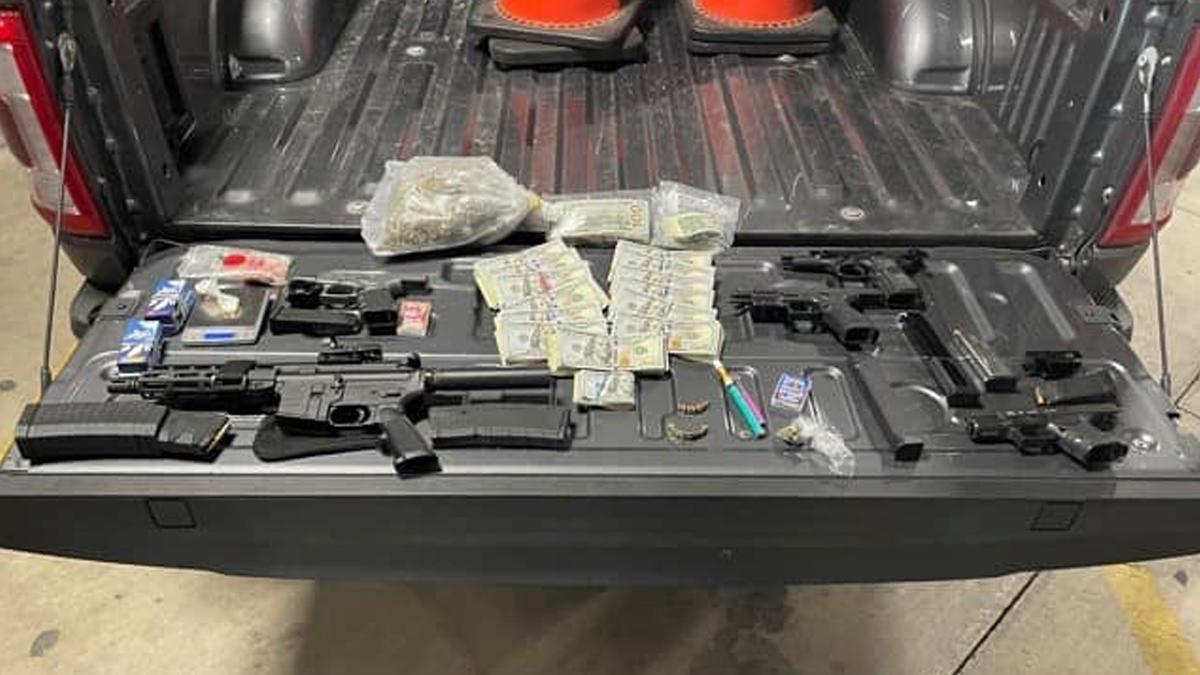 Los capturan por presumir en Instagram armas largas, drogas y dólares en Estados Unidos